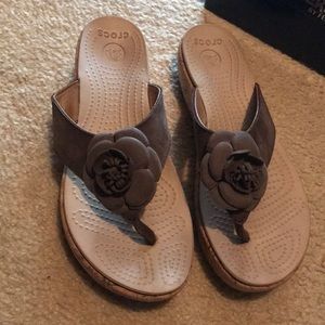 Crocs platform sandals size W9
